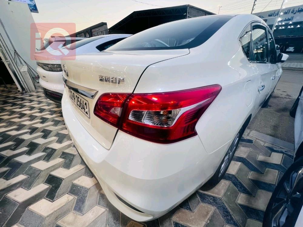 نيسان سيلفي